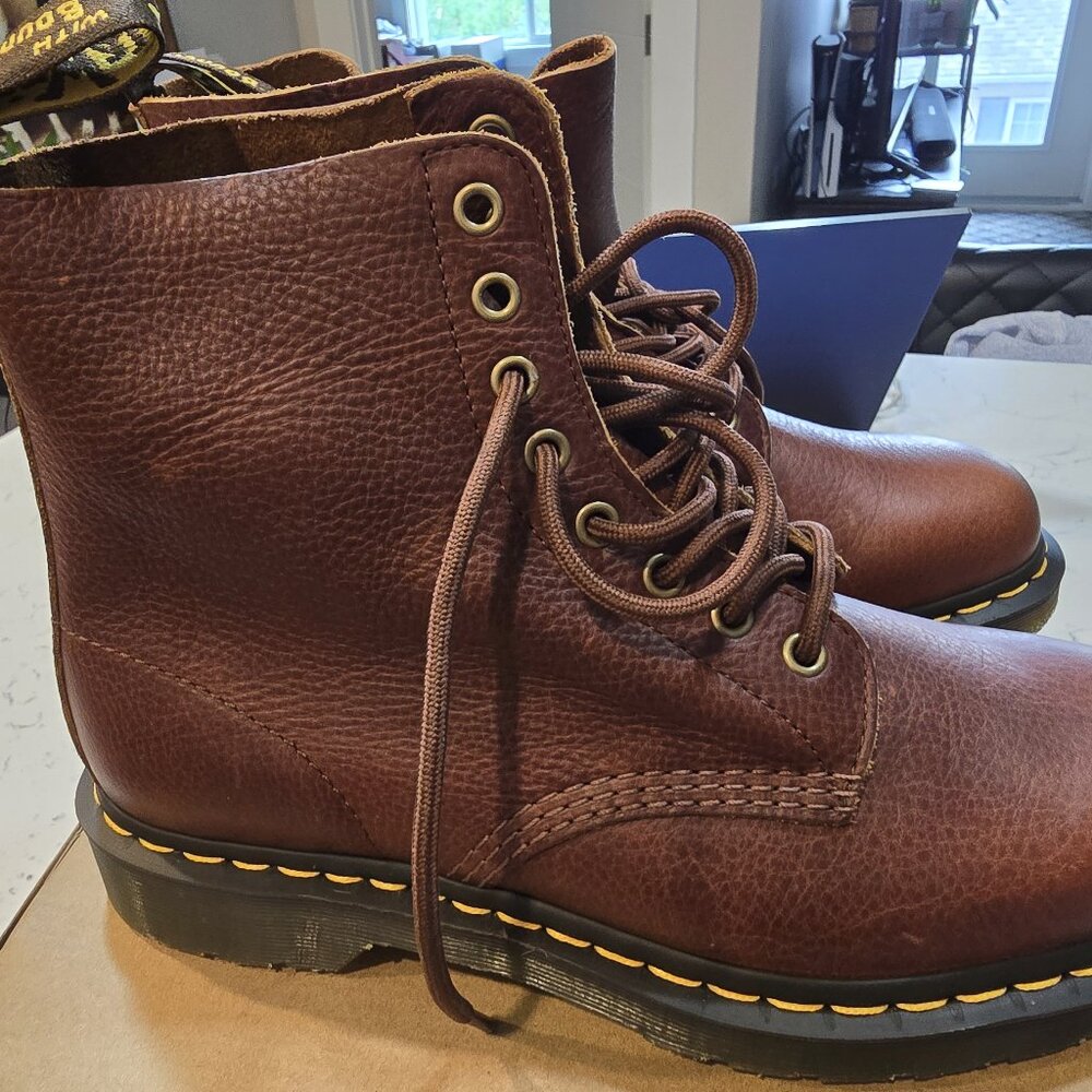 Dr. Martens 1460 Pascal Boot - Cashew Ambassador 31976253 Mens Size 9 NEW